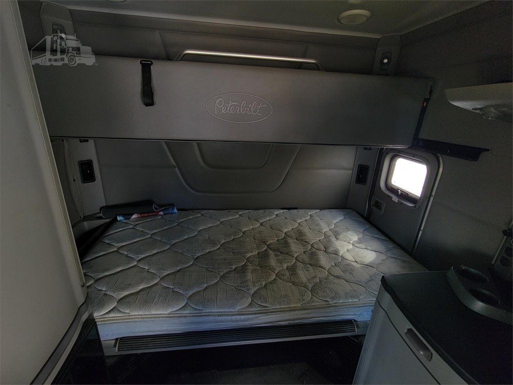 2017 Peterbilt 579 Semi Tractor For Sale In Philadelphia, Pennsylvania 19116