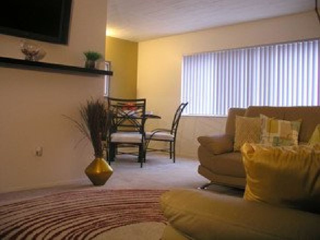 1 BR APARTMENT - SUBLETTER NEEDED!