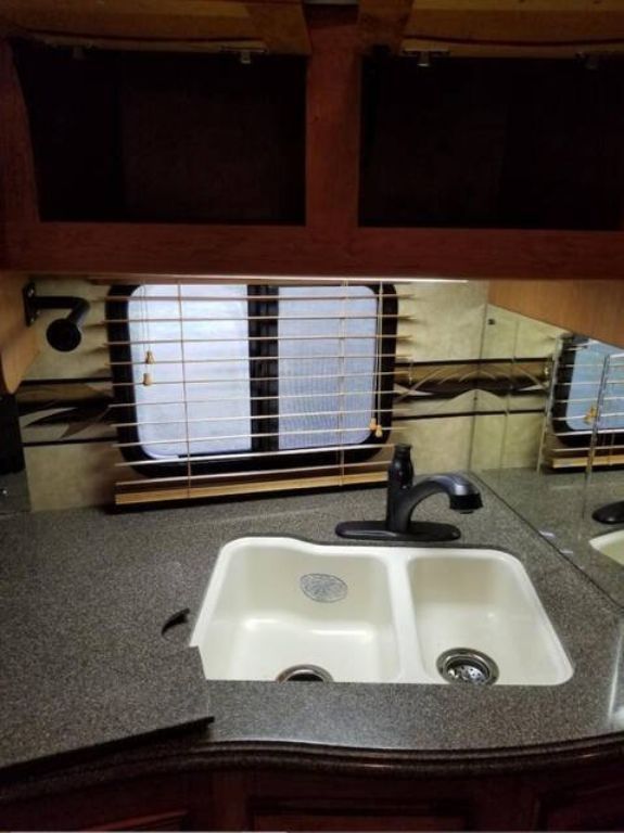 Previously owned - 2011 COACHMEN SPORTSCOACH CC390TS