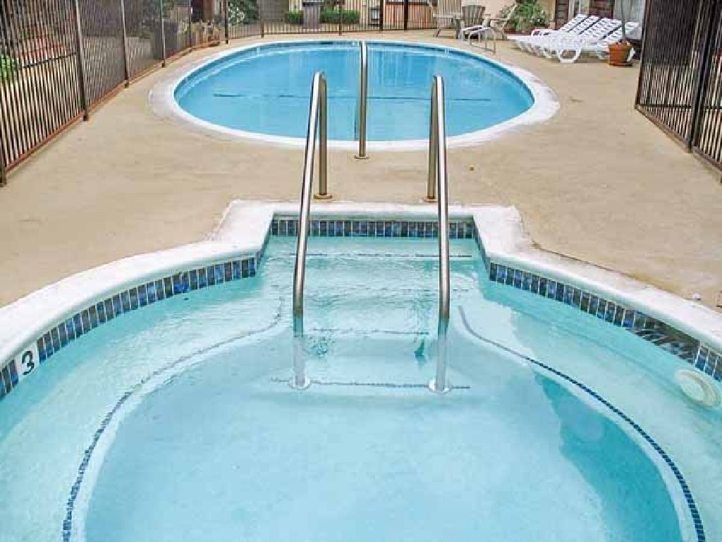 For Sale: 5414 Newcastle Ave 3 in Encino for $232,500