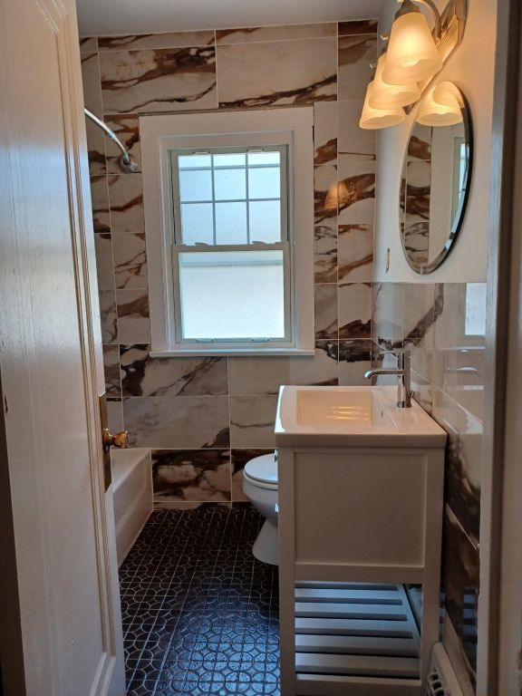 Immaculate 1st floor Shaker Hts., Home Quiet perfect for Students,Retirees