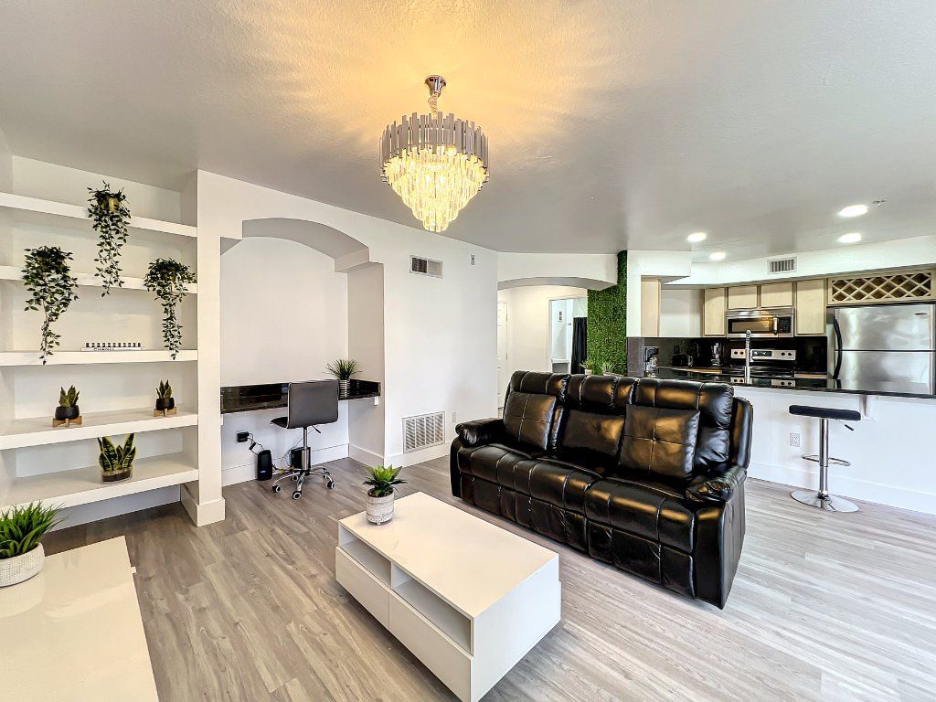 FULLY FURNISHED & EQUIPPED 1-BED/1-BATH CONDO IN ORLANDO