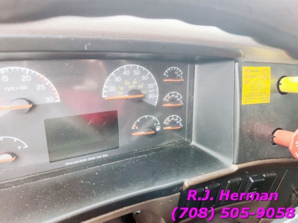 2016 Volvo Tandem Sleeper