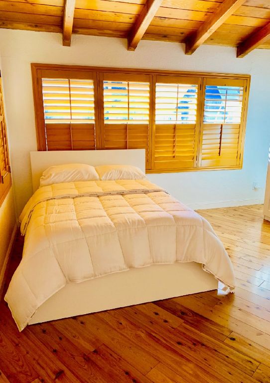 Large bedroom in Lemon Grove (Military or International Student preferred)