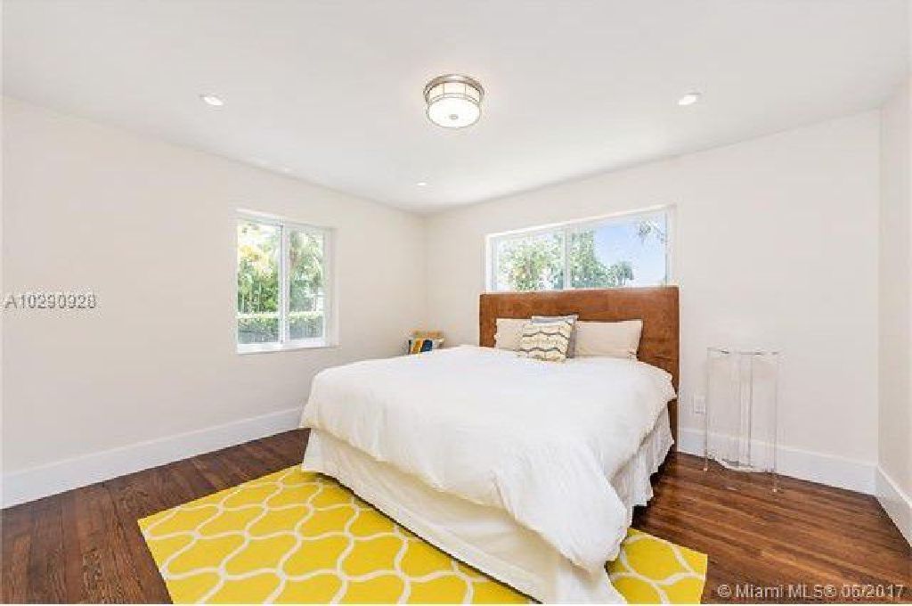 GORGEOUS CORAL DECK! FRESHLY PAINTED INSIDE/OUT 4/4.5 HOME IN MIAMI, FL!!!