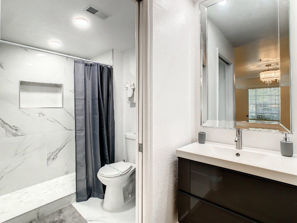 BEAUTIFUL 2-BED CONDO IN ORLANDO, FULLY FURNISHED!