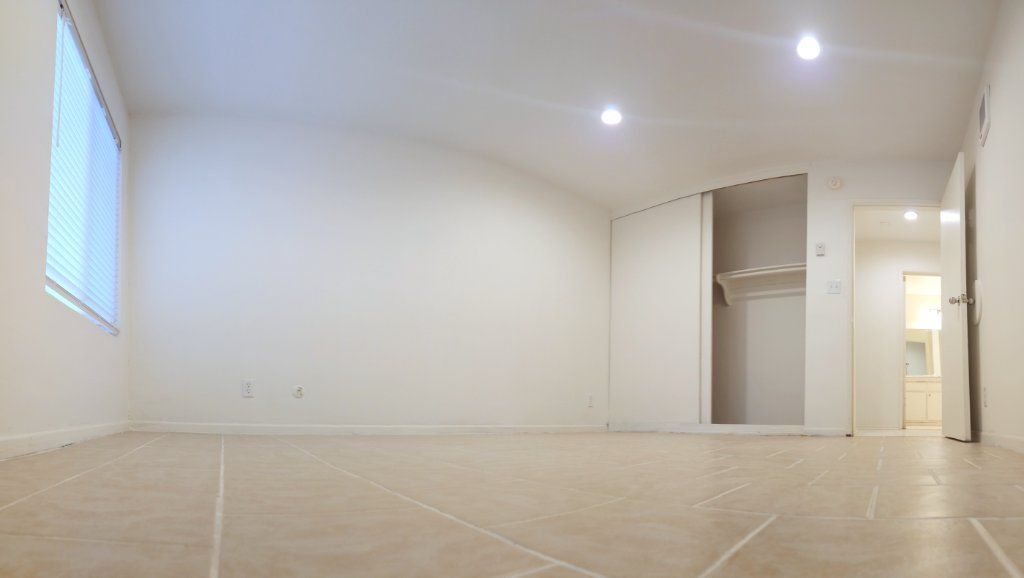 Very Large 1 Bed/1 Bath - Great Value, Large Patio