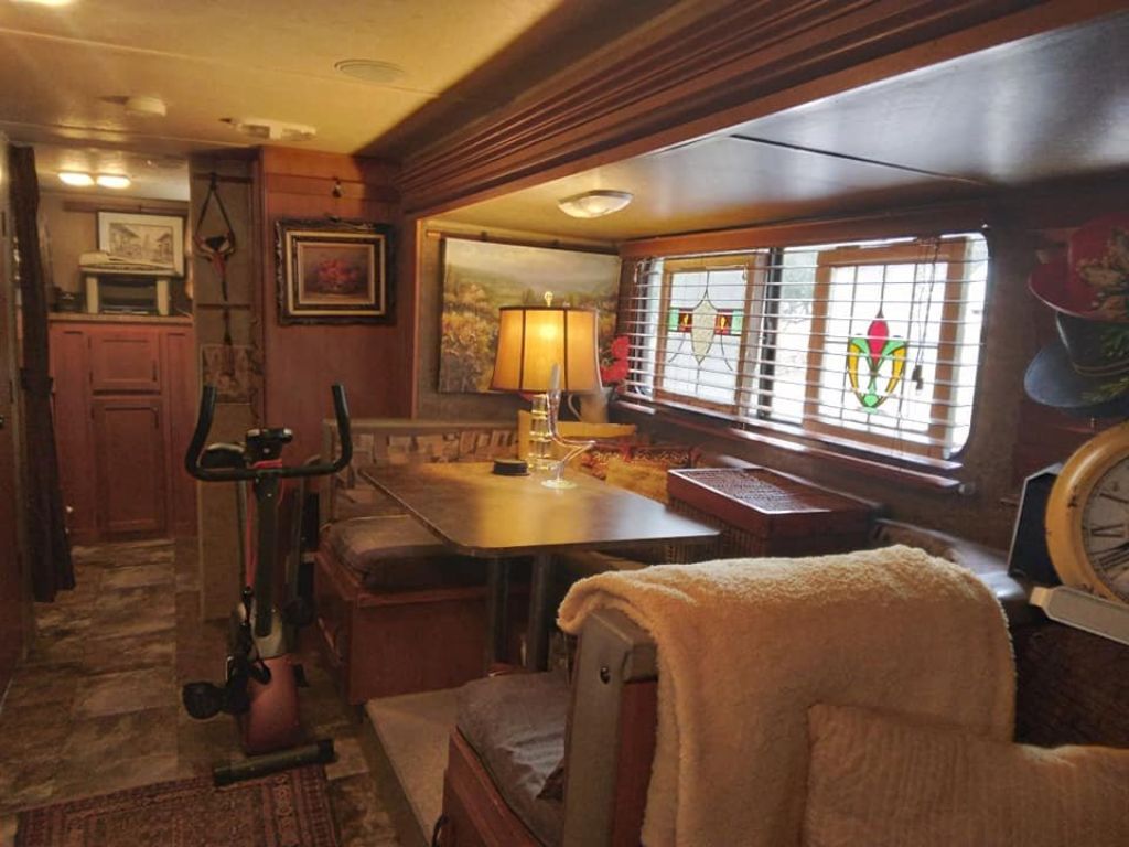 $18,500 FOR SALE 2015 RV 29 Foot One Pop Out Spacious Clean Storage