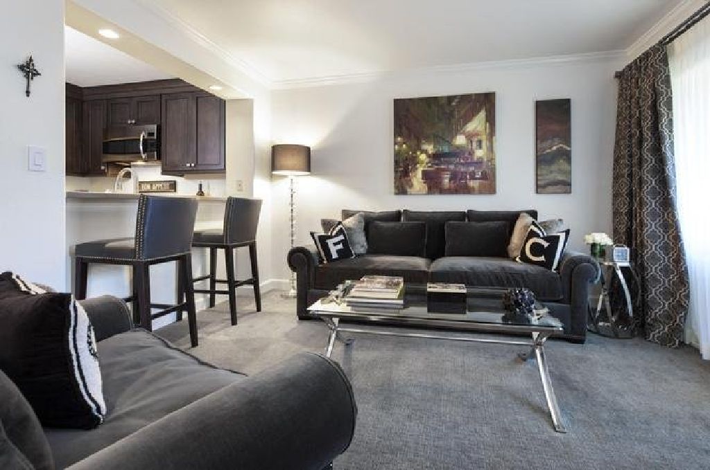 Beautifully remodeled ground level studio in the famed El Escorial condos at East Beach!