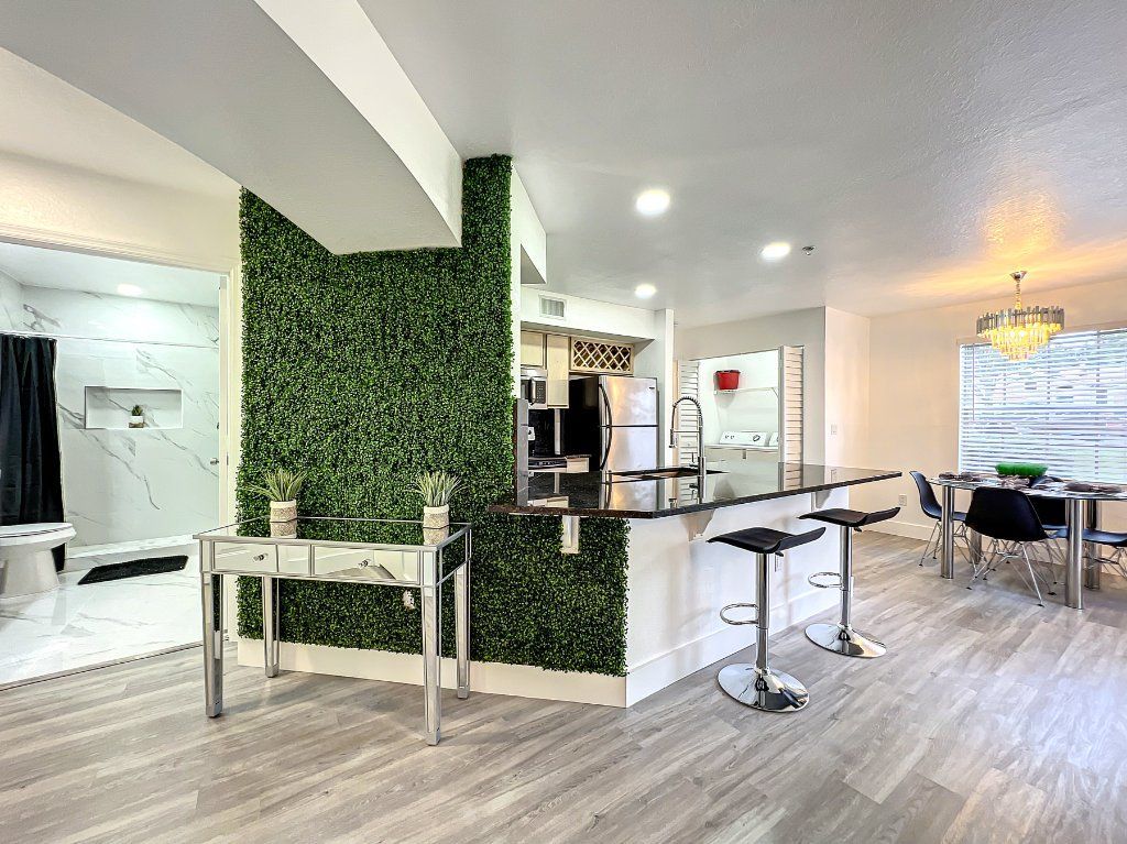 FULLY FURNISHED & EQUIPPED 1-BED/1-BATH CONDO IN ORLANDO