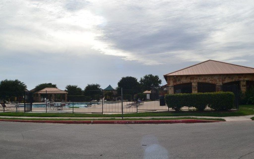 10619 Barbwire Pass - Home For Rent 4/2.5/2 in San Antonio. TX 78254