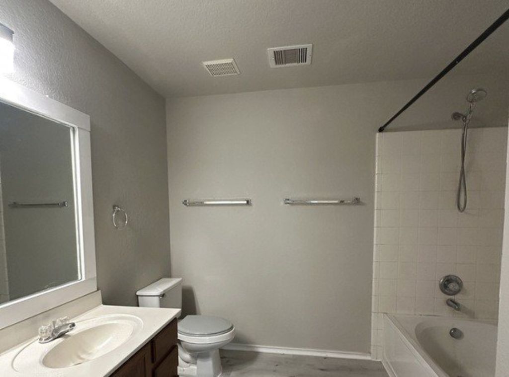 10619 Barbwire Pass - Home For Rent 4/2.5/2 in San Antonio. TX 78254