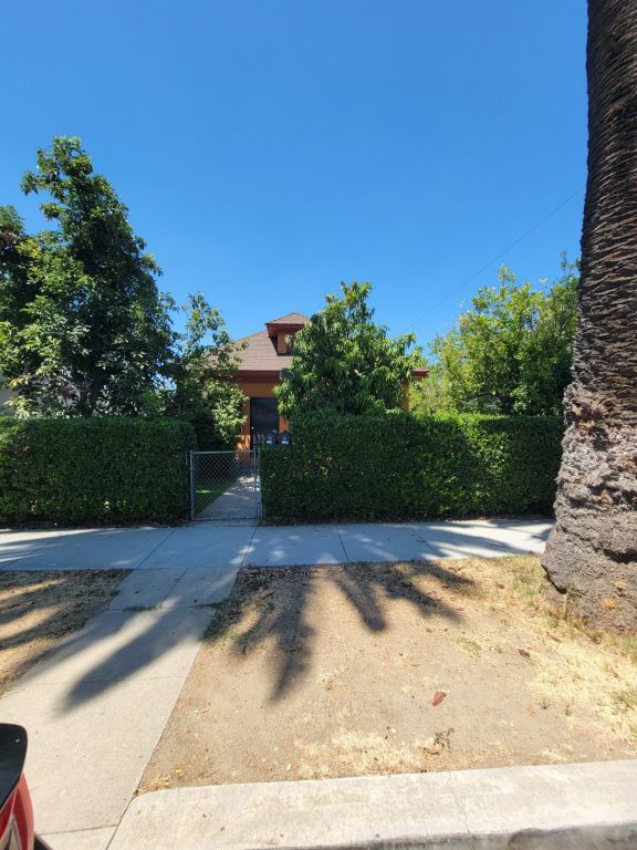 2 homes in a lot for sale in Ontario CA