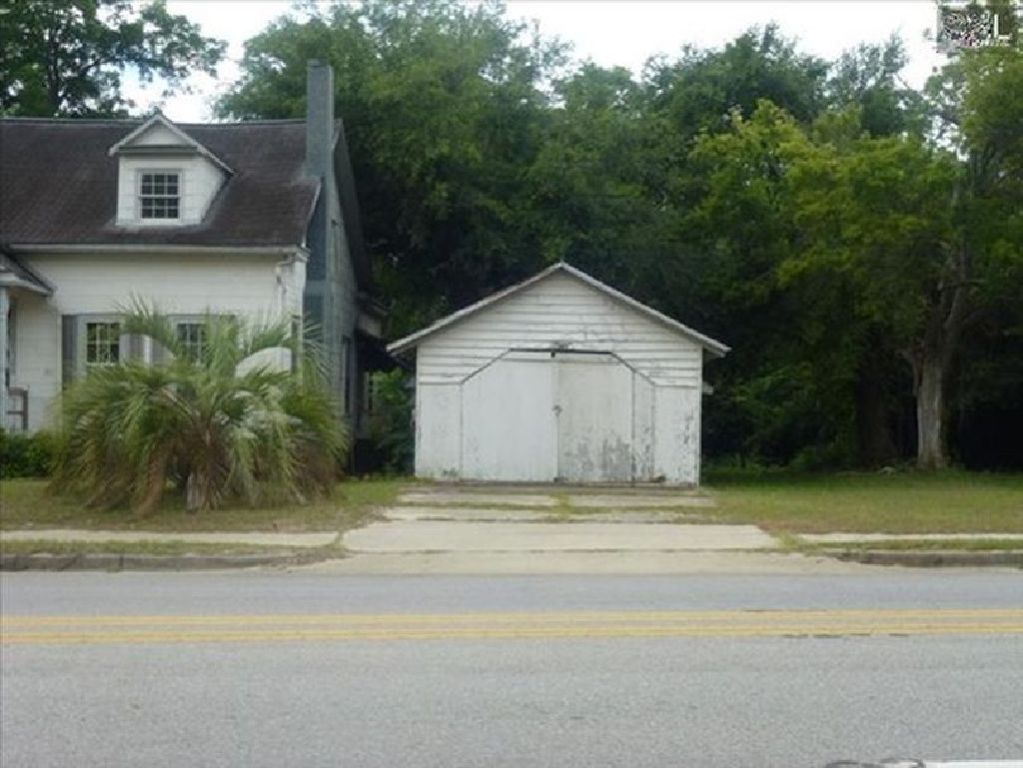 Large four bedroom house with large property