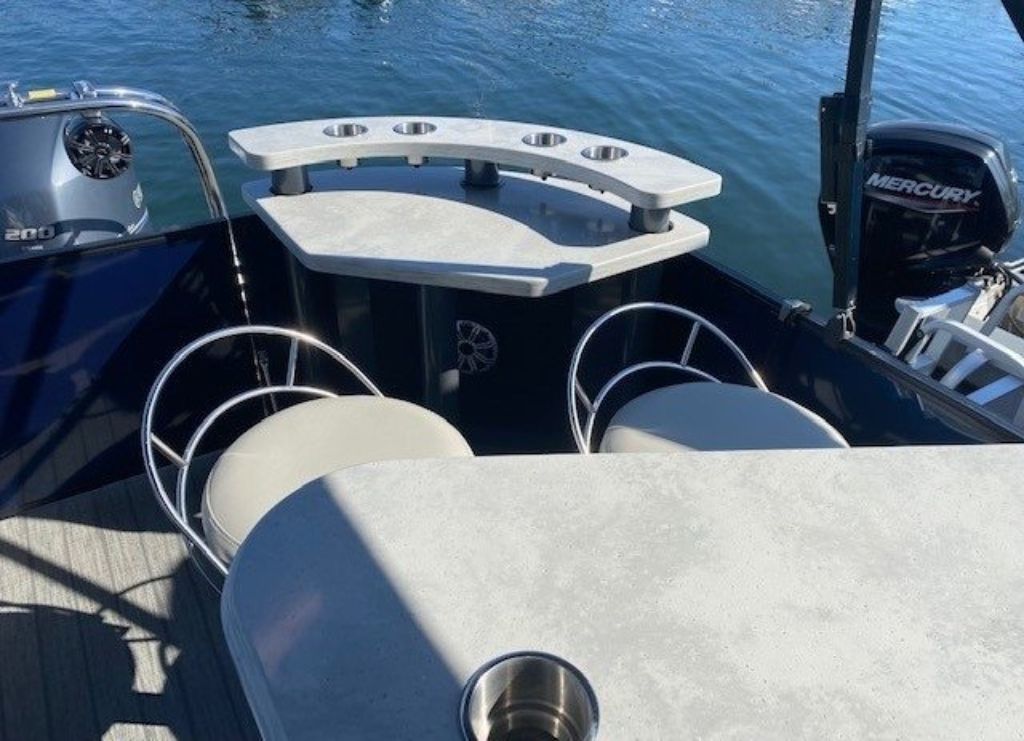 2019 Sylvan 8524 Mirage