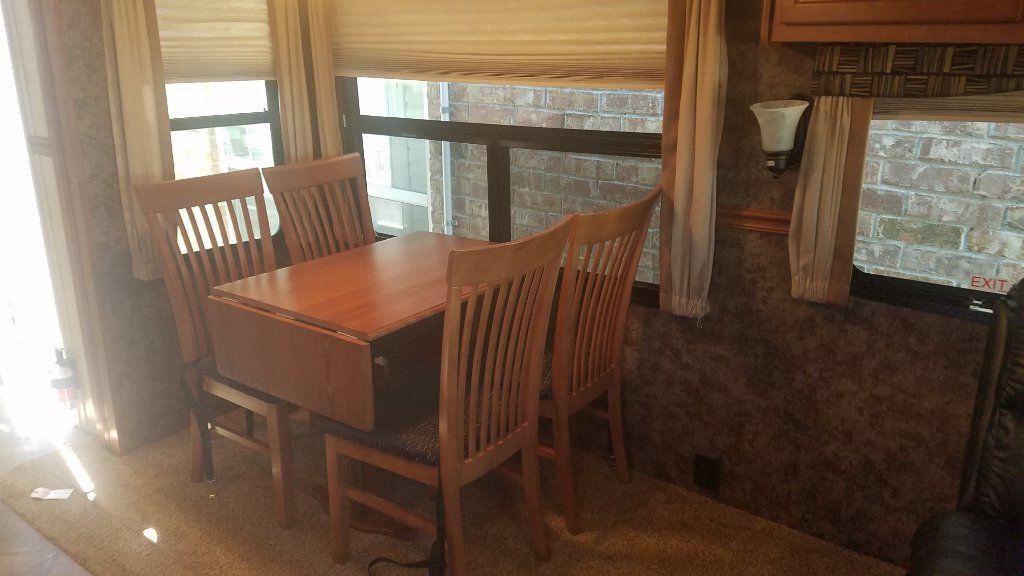 Camper Trailer w/ 3 slideouts