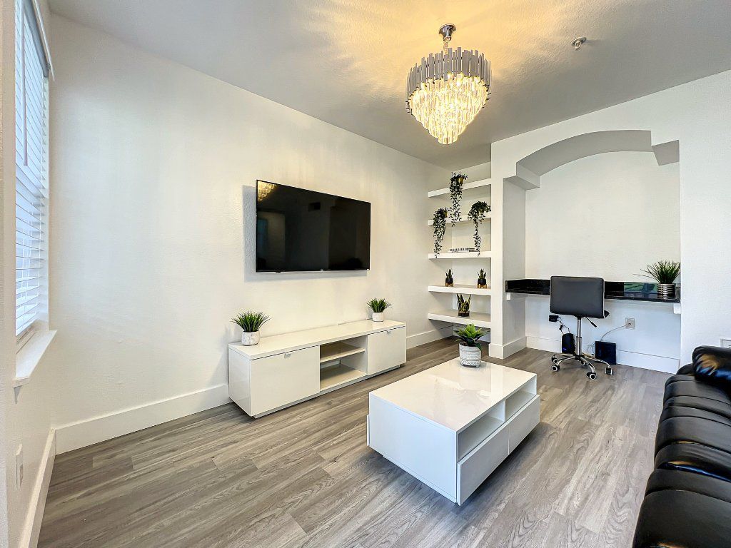 FULLY FURNISHED & EQUIPPED 1-BED/1-BATH CONDO IN ORLANDO