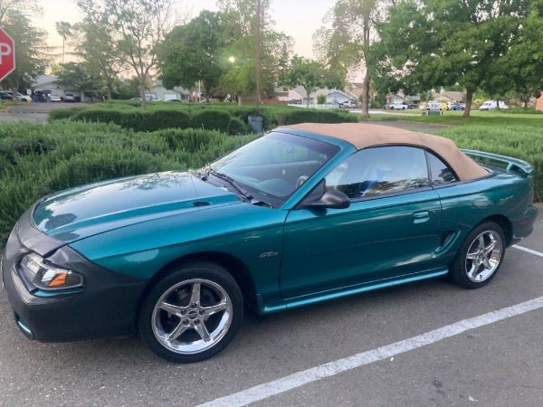 1998 FORD Mustang Gt convertible