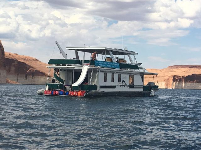 lake powell houseboat with captain