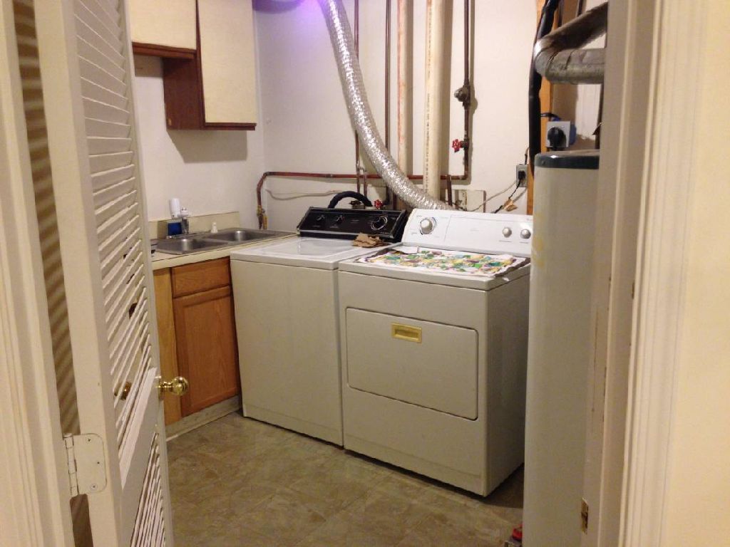 FULL PRIVATE BASEMENT FOR RENT IN STERLING /CASCADES. 1 BD+1BH+1KTCN @995, ALL INCLUDED