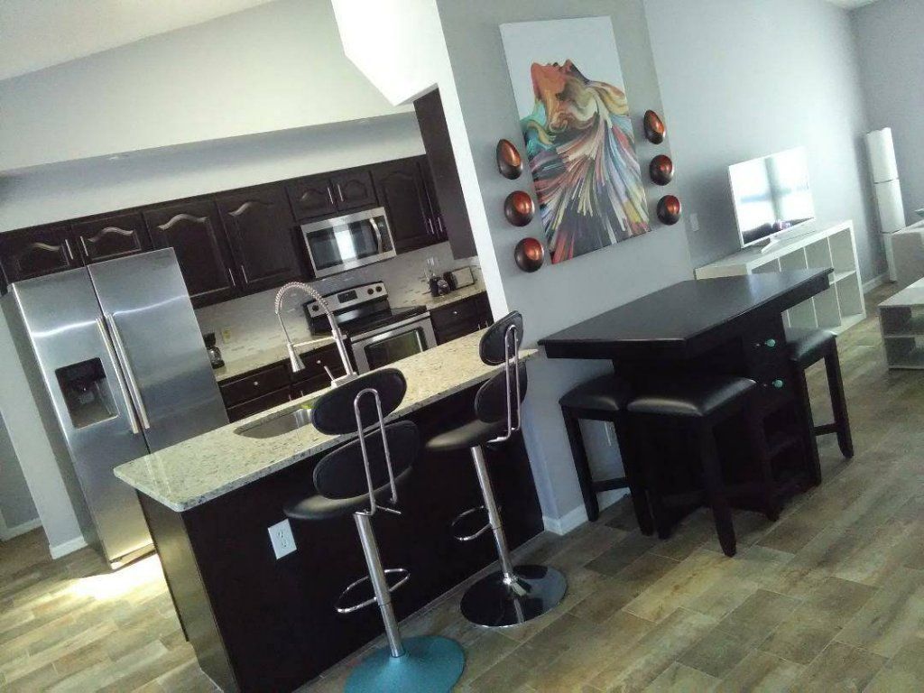Room For Rent / Large Master Bedroom