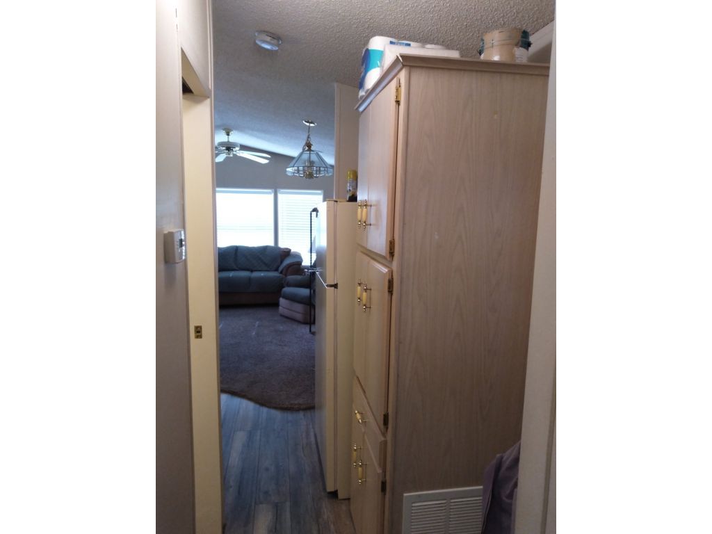 Park model 1992 for sale  extra clean. All furniture and kitchen utensils