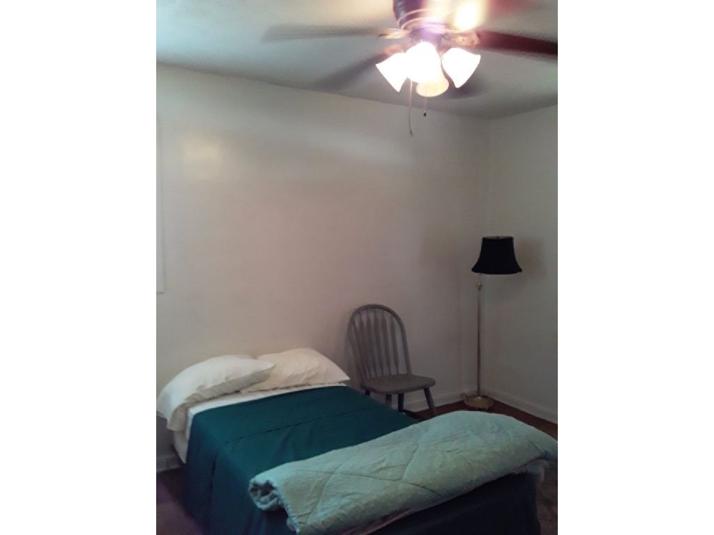 Room for rent $75 move in Special