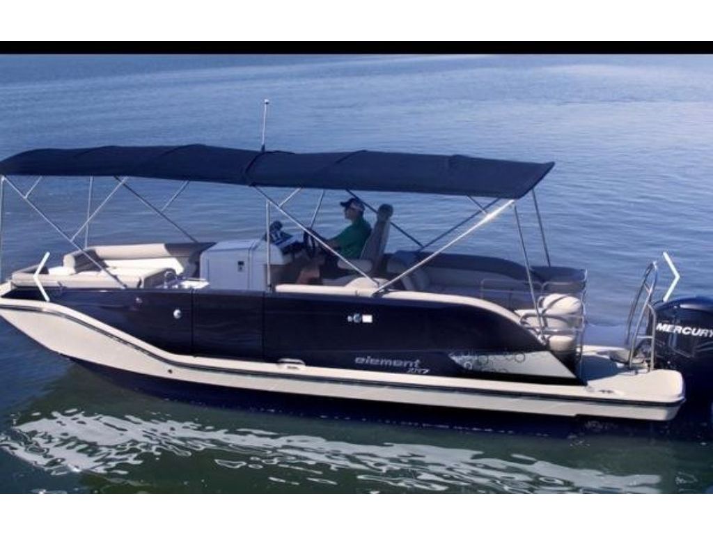 2020 Bayliner Element XR7