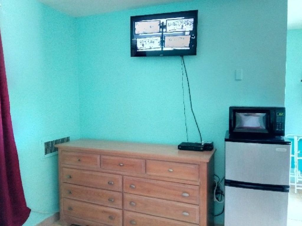 1/1 & 2/1 Fully Furnished with Cable