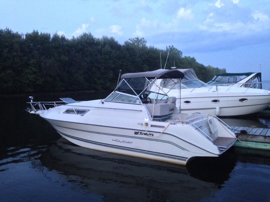 1990 Cruiser Holiday 2570 boat for sale