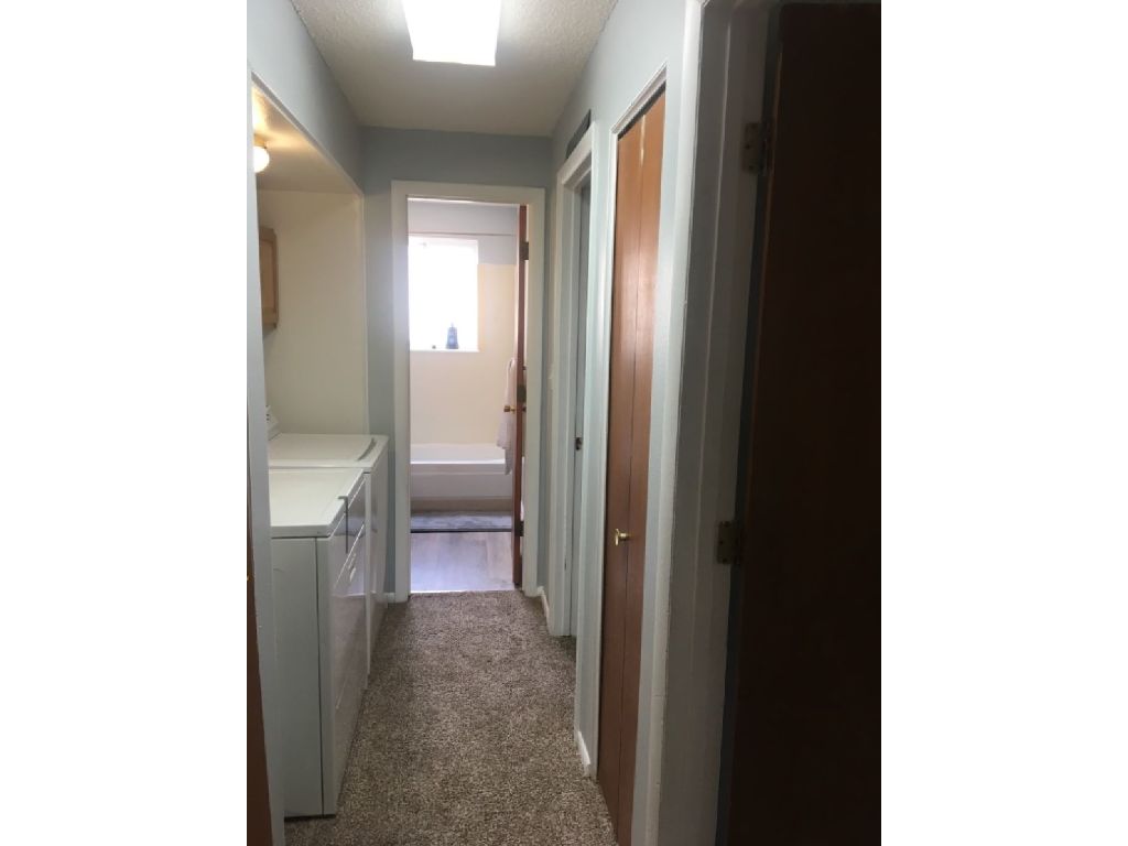 Room for rent in 2 bedroom, 1 bathroom apartment