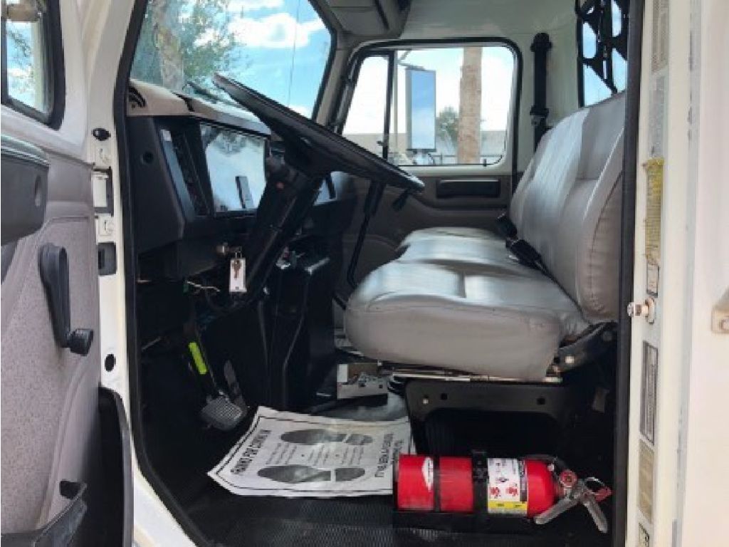 Sign Crane Truck for Sale 2000 Elliott L55R Mounted on a 2000