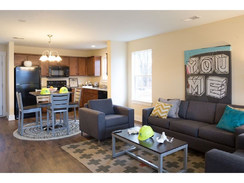 Looking for Female Sublease