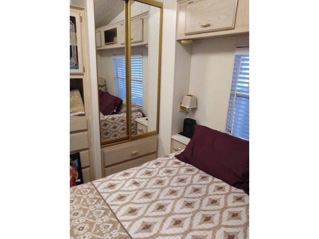 Park model 1992 for sale  extra clean. All furniture and kitchen utensils
