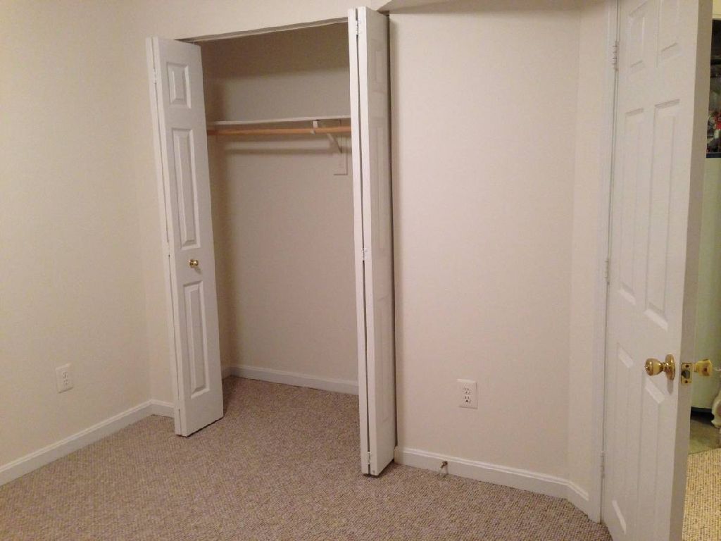 FULL PRIVATE BASEMENT FOR RENT IN STERLING /CASCADES. 1 BD+1BH+1KTCN @995, ALL INCLUDED