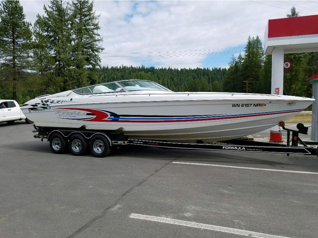 30" Formula Fast Tech Boat, with twin 350's Mint Condition