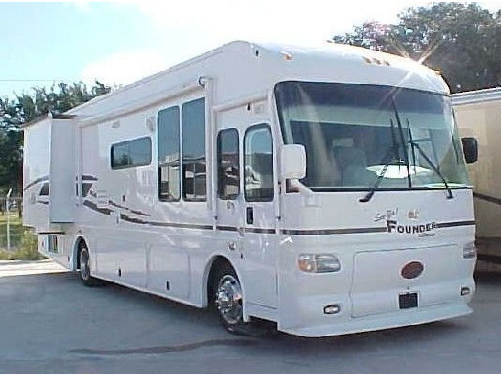 Pompano beach storage for truck from$100 Call 754 242 6890