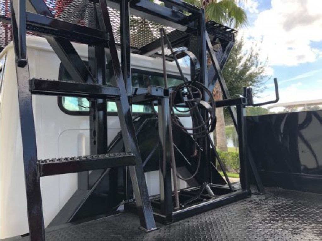 Sign Crane Truck for Sale 2000 Elliott L55R Mounted on a 2000