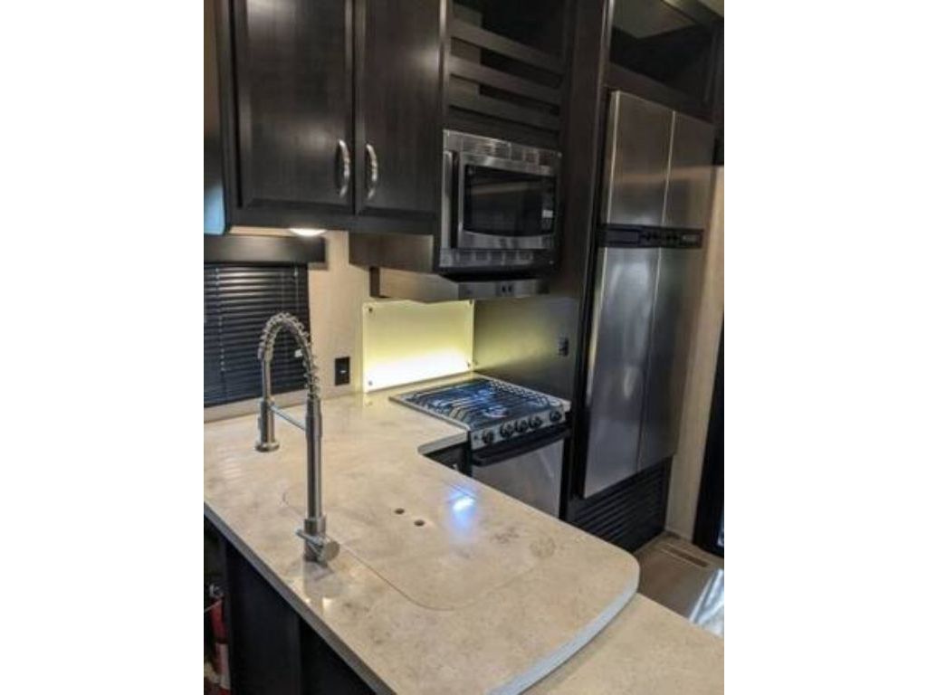 Buy from the Owner - 2017 Dutchmen Voltage 3005