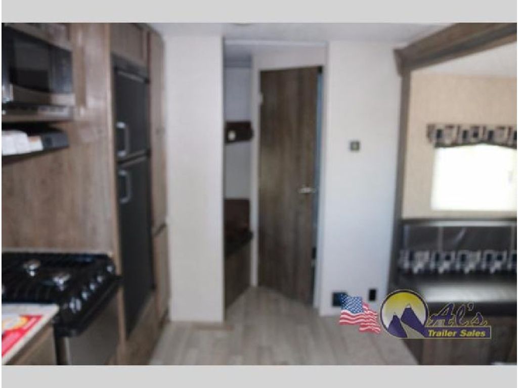 New 2018 Dutchmen RV Coleman Lantern Series 262BHWE-Travel Trailer
