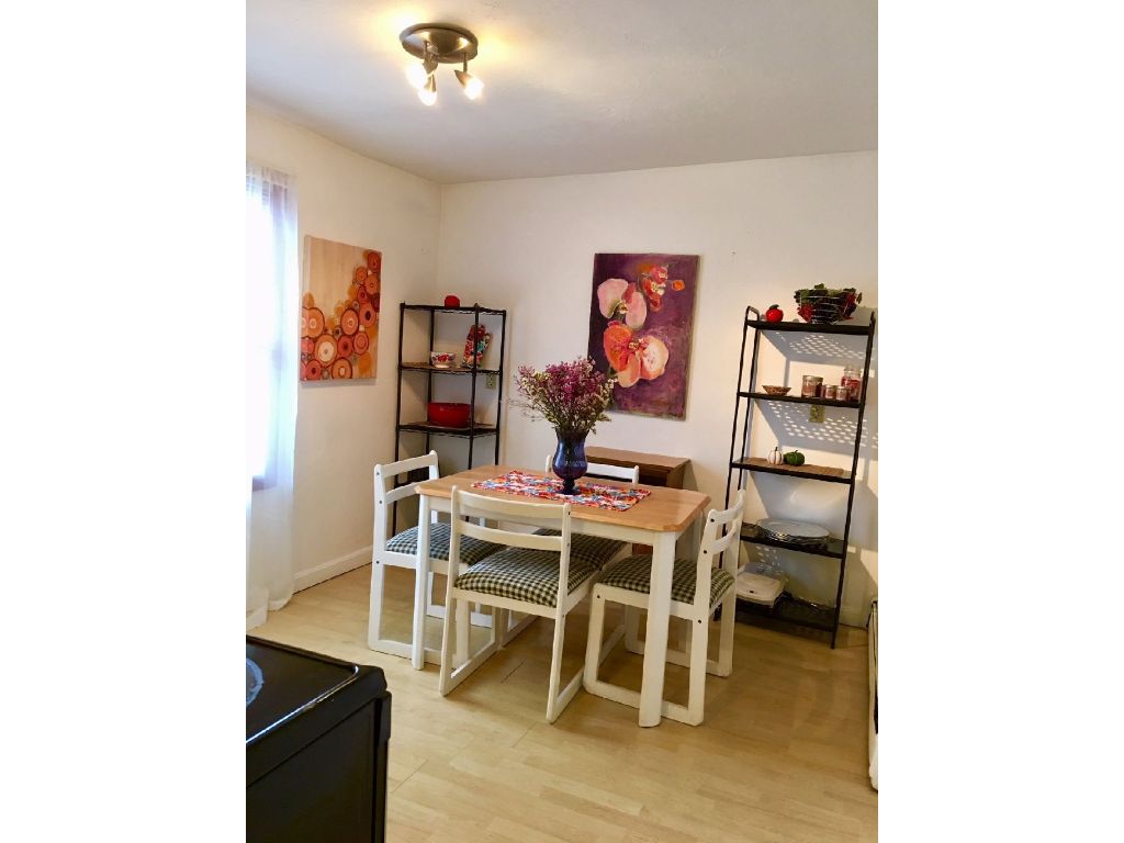 Large room for rent in townhouse, Taunton, MA Claz