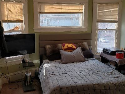 2 Story Duplex Private Room (right by highway) Summer May 1-Aug 29 (Dinkytown)