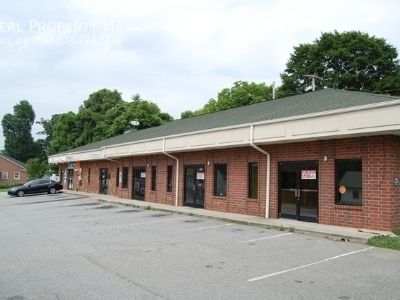 SMALL RETAIL SPACE AVAILABLE IN HIGH POINT