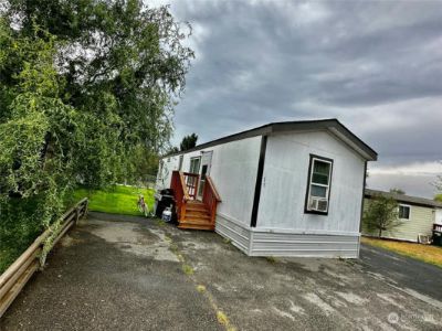 2 Bedroom 1BA 784 ft Manufactured Home For Sale in West Richland, WA