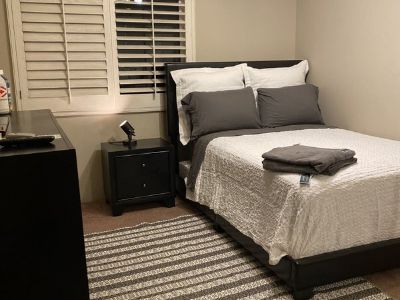 Double Room in 1 bed house in Palm Desert