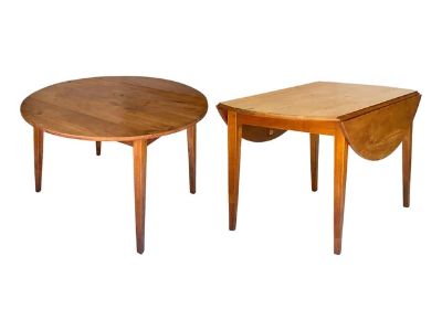 French Provincial Drop-Leaf Table of Cherrywood With Round Top