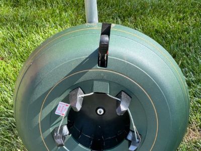 Awesome Christmas tree stand - free