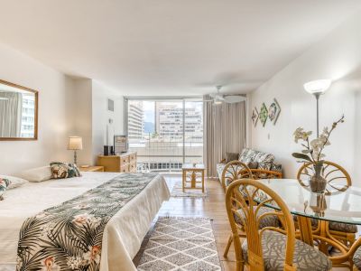 1BA House Vacation Rental in Ilikai Marina 883, Honolulu, HI
