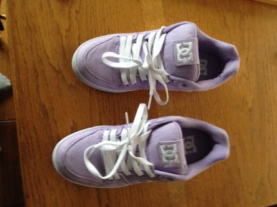 DC women's shoe size 9