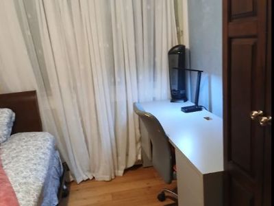 a furnished study room to rent